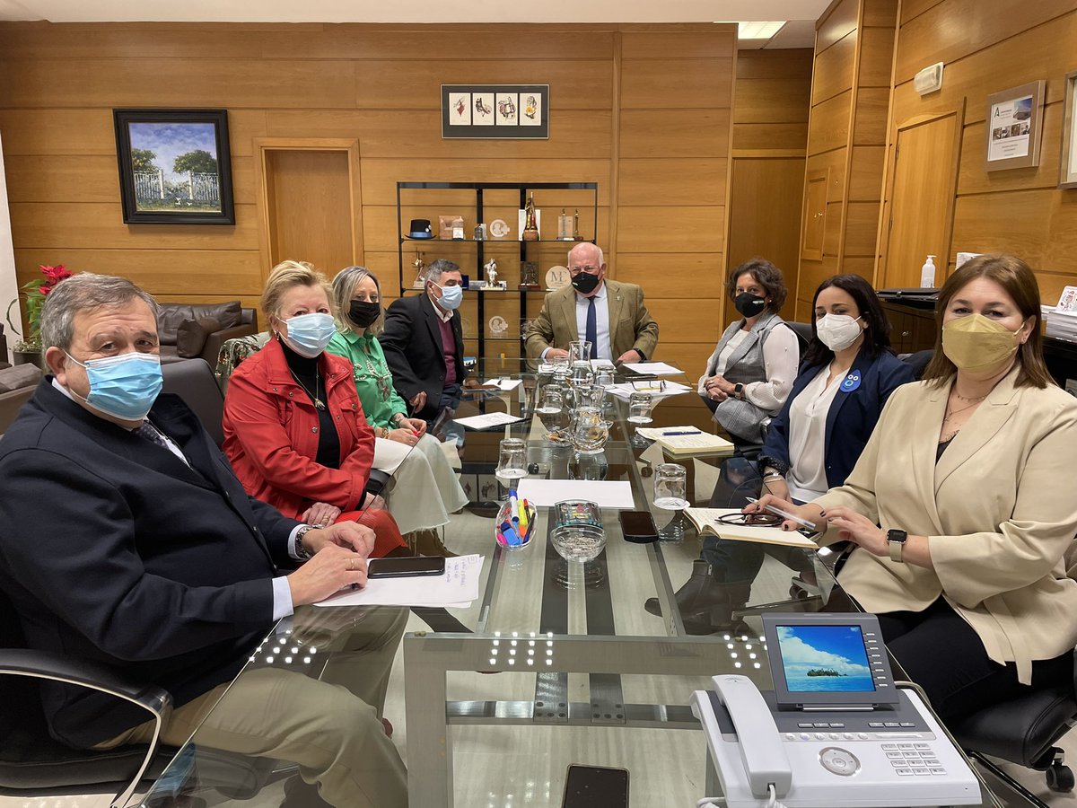 fadadiabetes's tweet image. No hay mejor noticia con la que celebrar el #diadeAndalucia que la que nos ha dado hoy el consejero de salud @jesusraguirre y la Viceconsejera Catalina Garcia mañana comienza el proceso de implantación de los sensores flash a las personas con diabetes tipo 2 insulinizadas.