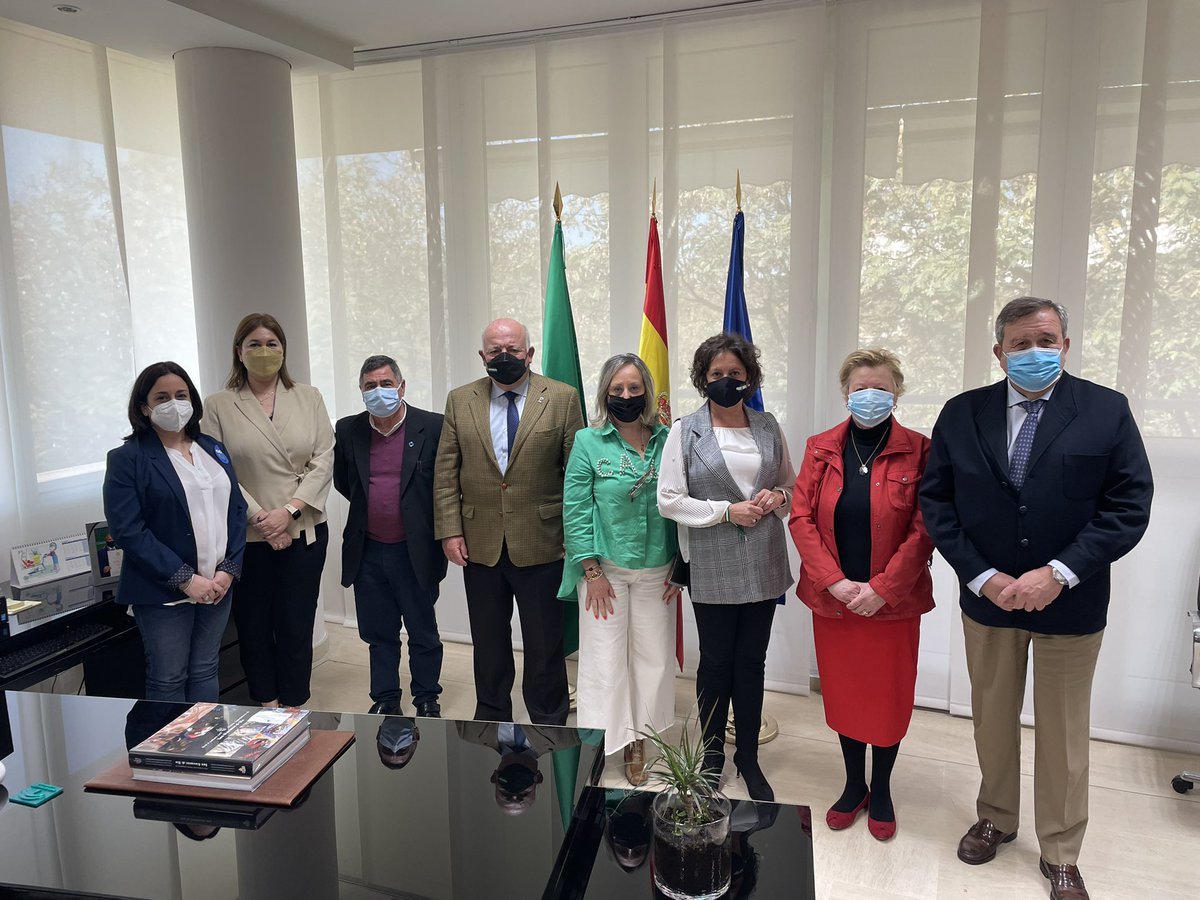 fadadiabetes's tweet image. No hay mejor noticia con la que celebrar el #diadeAndalucia que la que nos ha dado hoy el consejero de salud @jesusraguirre y la Viceconsejera Catalina Garcia mañana comienza el proceso de implantación de los sensores flash a las personas con diabetes tipo 2 insulinizadas.