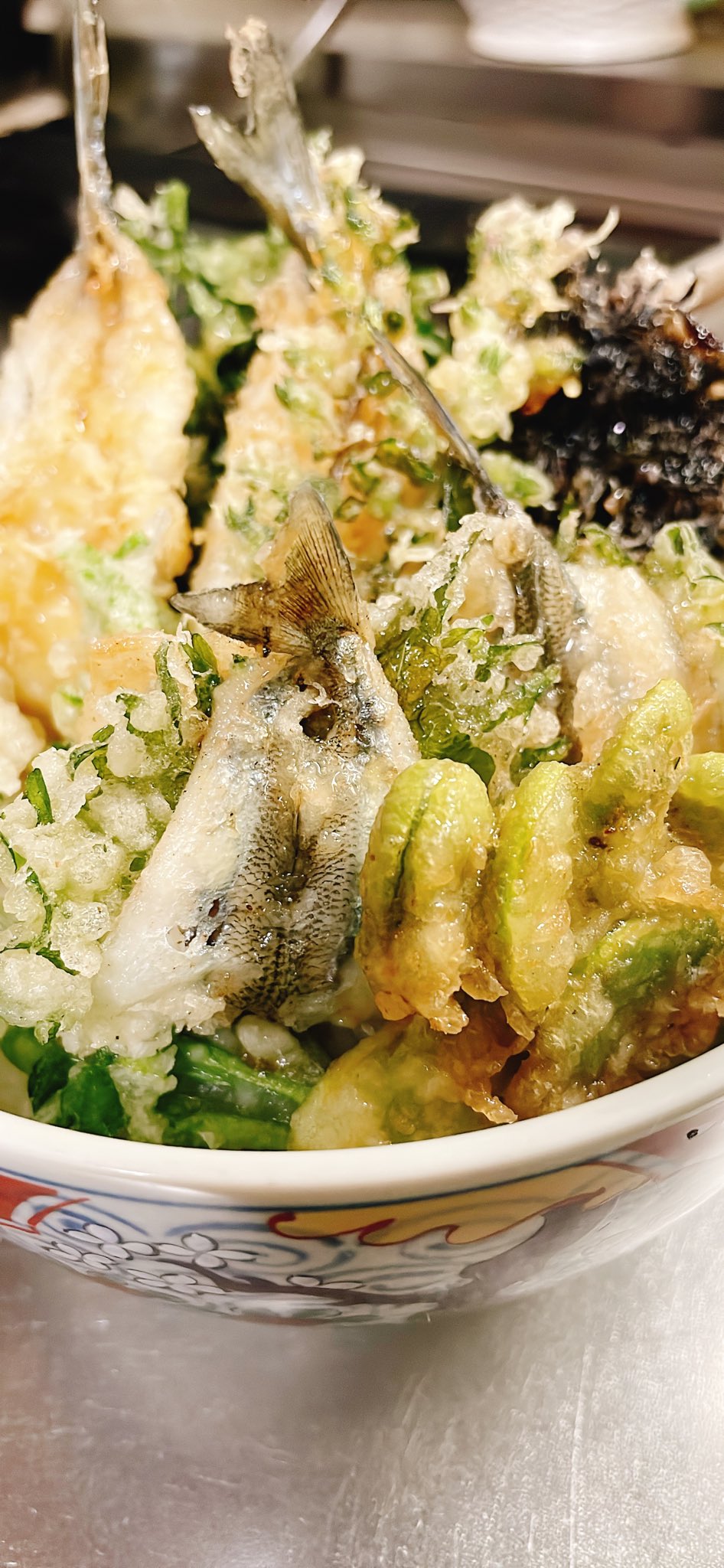 釣りマサ 春盛り天丼 サヨリ サヨリ大葉はさみ セリ そら豆 生ヒジキ 穂紫蘇 を天麩羅にし 盛りました サヨリ サヨリ釣り 天麩羅 サヨリ天ぷら 春 天丼 T Co Sba7cd2k5k Twitter
