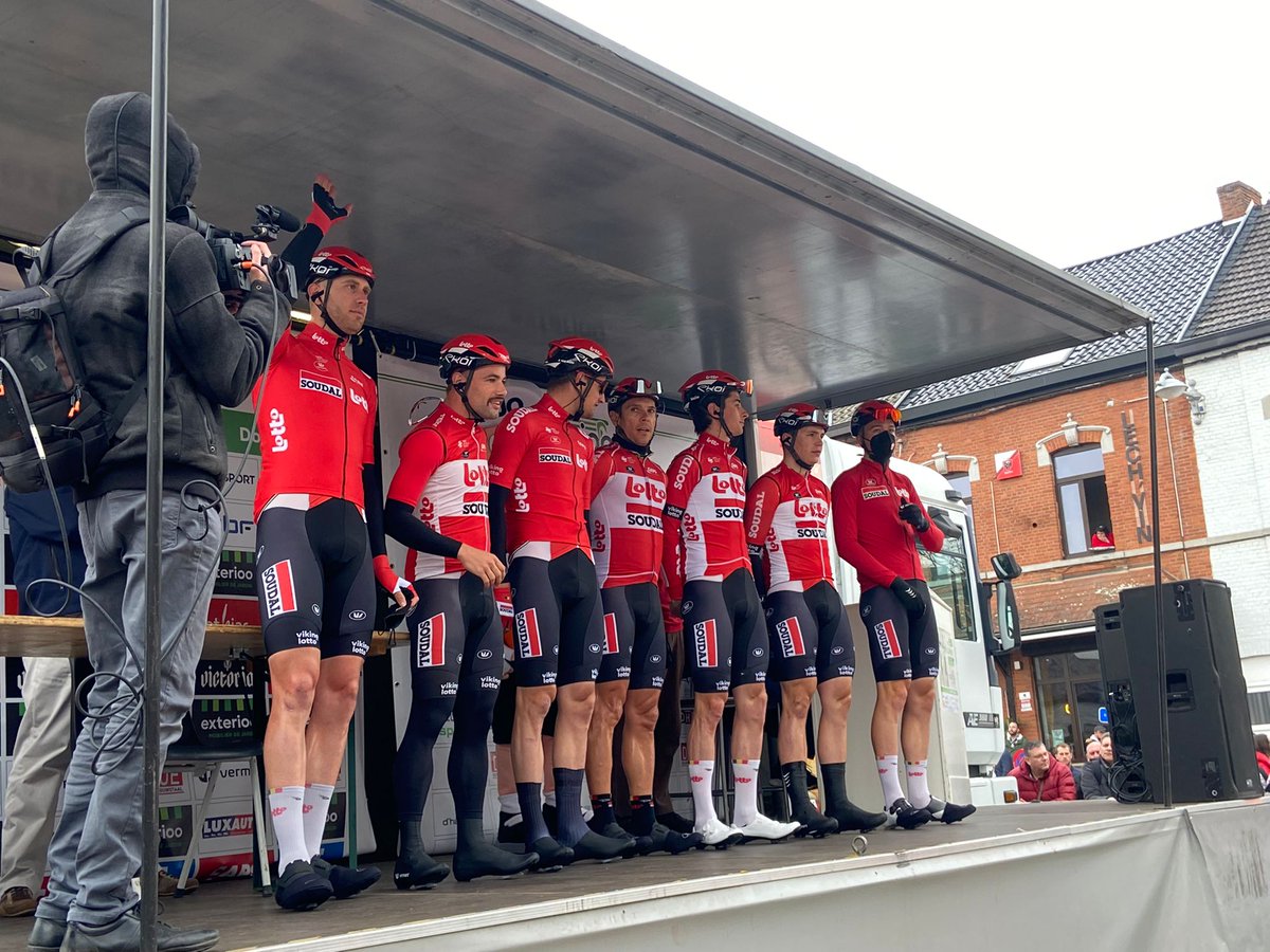 🇧🇪 #LeSamyn

👋Team presentation in Quaregnon

Our guys will be off shortly for the official start of Le Samyn.