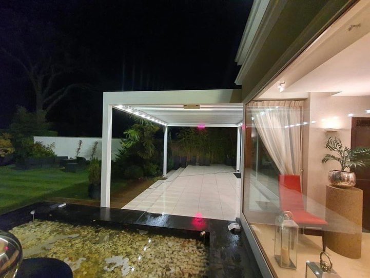 LanaiOutdoor's tweet photo. Another Iris installed, this time in Harrow.
 
Size 5.5 metres x 4.5 metres with LED Lighting and heaters.

Please contact us on info@lanai-outdoor.co.uk with any enquiries.

#Lanai #Iris #OutDoorlife #LiveLifeOutdoors #DineAlfresco #GardenLifestyle #EntertainOutdoors https://t.co/kQ7eiSsKda