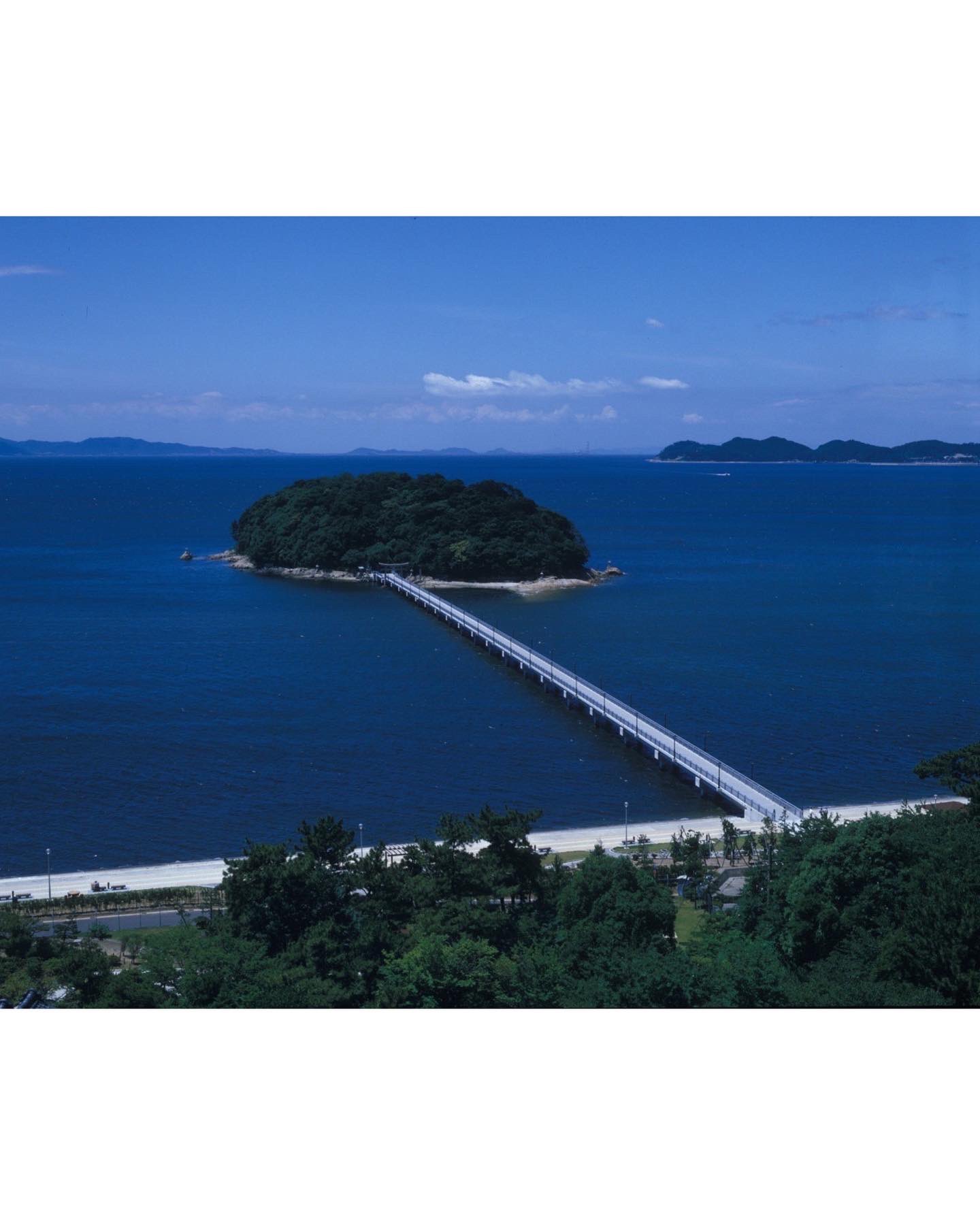 総務省ふるさとワーキングホリデー 長さ387メートルの竹島橋で陸地と結ばれた愛知県蒲郡市の強力なパワースポット 竹島 日本七弁財天の１つに数えられる八百富神社に 潮干狩りなどゆったりのんびり巡れるスポットがたくさん 実は竹島は 綺麗な夕日を