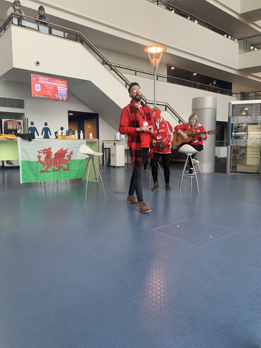 MissRedmanUSW's tweet photo. Happy St Davids Day 🏴󠁧󠁢󠁷󠁬󠁳󠁿🌼❤️@BAPrimaryUSW https://t.co/4EOCmHLaJ1