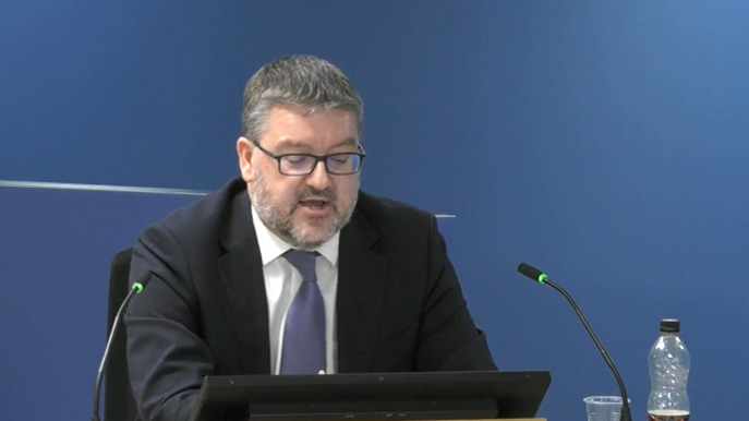 Potentially significant testimony from a former official this morning at the Grenfell Inquiry, who confirms that the govt did NOT intend its guidance to ban the use of all combustibles above 18m from 2006 onwards. 

This has implications for its handling of the cladding crisis...