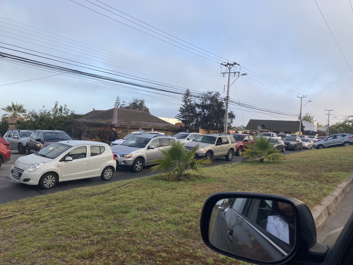 AdarosRosana's tweet image. Señores apoderados/as, administración del #ColegioSanJoaquin sean un poco más conscientes con el resto de la comunidad, que nos vemos afectadxs, con vuestra imprudencia vial, al estacionarse frente al colegio, caminar un poco no les hará mal. #tacos #vueltaalcolegio #empatía