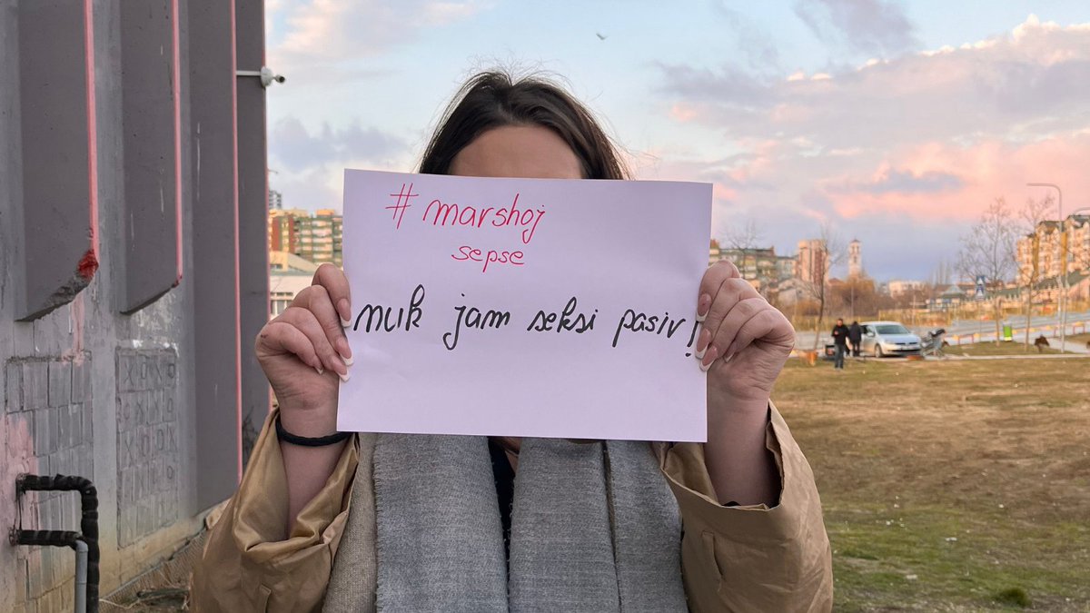 Marshojme's tweet photo. Për çka proteston/marshon me 8 mars? ✊
Na trego përmes fotografive në rrjete sociale (Facebook, Twitter dhe Instagram) apo duke na etiketuar përmes #marshojsepse #nukfestojsepse
Facebook: https://t.co/MoxrmK5IV7
Twitter: @Marshojme
Instagram: https://t.co/qaA4kEfJyp https://t.co/fqOY6TPhMj
