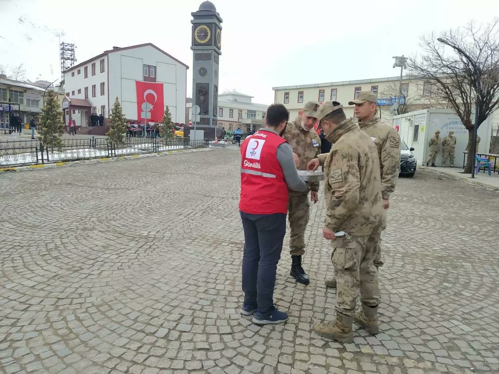 Jan.uzm.Çvş. Mürsel Sunal'ı uğurlamak üzere tören alanındaki yerimizi aldık.Şehidimize Allah'tan rahmet milletimize baş sağlığı dileriz.🤲🌙
#sensizolmaz
#iyigeleceksin