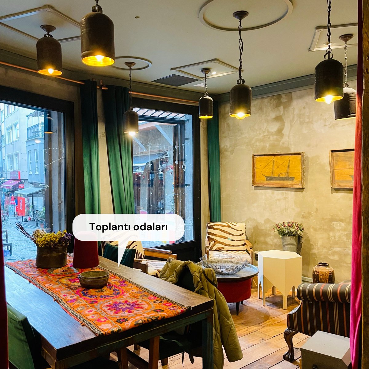 eOfis's tweet photo. Selamlar, Balat! 👋

Tarihiyle büyüleyen, antika ve butik cafeleriyle ünlü olan Balat'ta 2.lokasyonumuzu hizmetinize açtığımızı duyurmaktan çok gururluyuz 🙌
Balat lokasyonumuzun özellikleri için sağa kaydırın👉🏼
#eOfis #sanalofis #hazırofis #toplantıodası #meetingroom #eOfisBalat https://t.co/waNdsSeESW