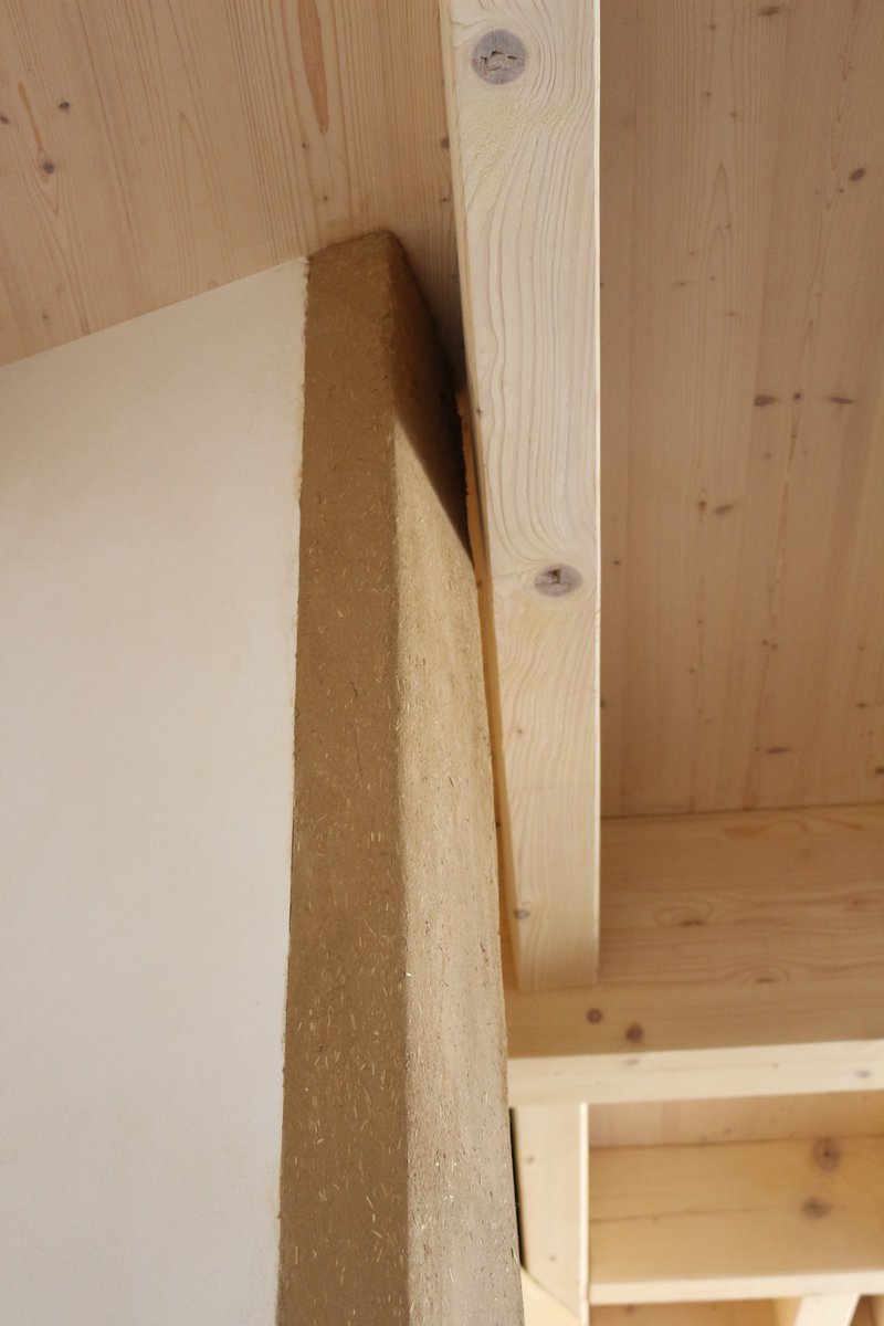 Envirobat Grand Est - energivie.pro (@envirobatgdest) on Twitter photo Retour sur la #visite d’une maison individuelle biosourcée à <a href="/vendenheim/">Vendenheim</a> vendredi dernier : ossature en #bois, isolation en bottes de paille, panneaux de terre, finition à l'argile, puits canadien, toit végétalisé. De quoi garantir un excellent confort d'été ! Retour sur la #visite d’une maison individuelle biosourcée à <a href="/vendenheim/">Vendenheim</a> vendredi dernier : ossature en #bois, isolation en bottes de paille, panneaux de terre, finition à l'argile, puits canadien, toit végétalisé. De quoi garantir un excellent confort d'été !