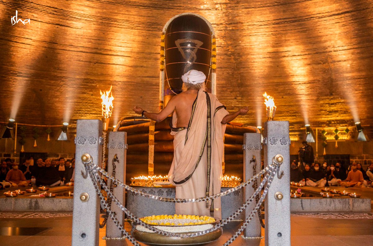 ishafoundation's tweet photo. Sadhguru conducts Pancha Bhuta Kriya - A Powerful Process of Elemental Purification - in the sacred space of Dhyanalinga on the auspicious day of #Mahashivratri 2022. https://t.co/GpXG1ZQqpt