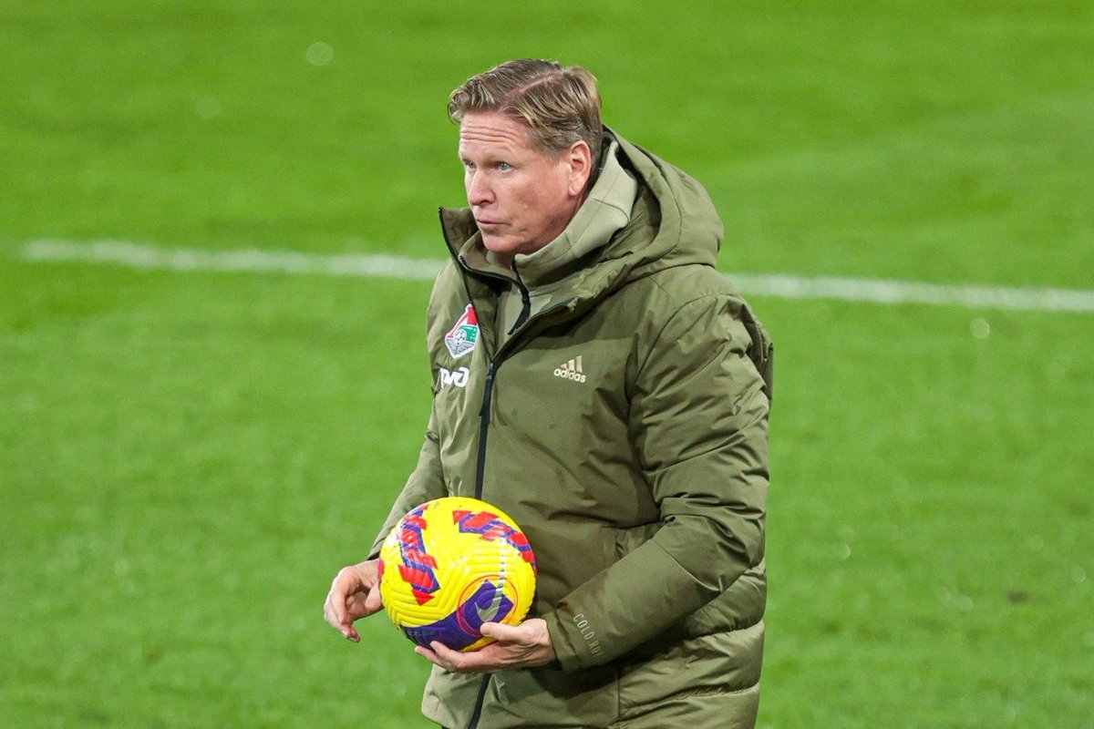 CabineSport's tweet photo. Markus Gisdol demitiu-se do cargo de treinador do Lokomotiv Moscovo: "Não posso continuar a desempenhar funções num país cujo líder é responsável por uma guerra. Isto vai contra os meus princípios e valores, razão pela qual apresentei a minha demissão com efeitos imediatos." https://t.co/NCjKGw6HnL