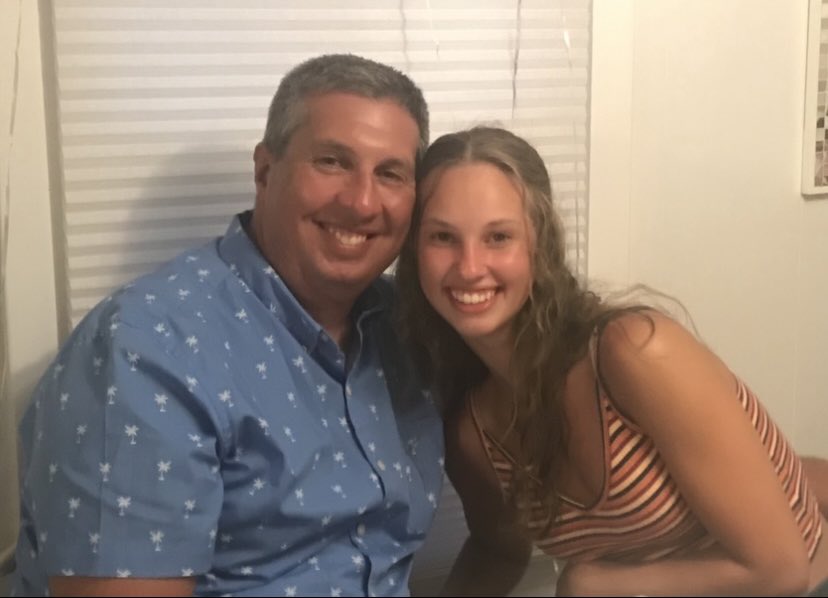 LilyRobb1's tweet photo. Happy birthday to the best dad out there! We all love you so much!💙 @AaronRobb5 https://t.co/41RbaX7k09