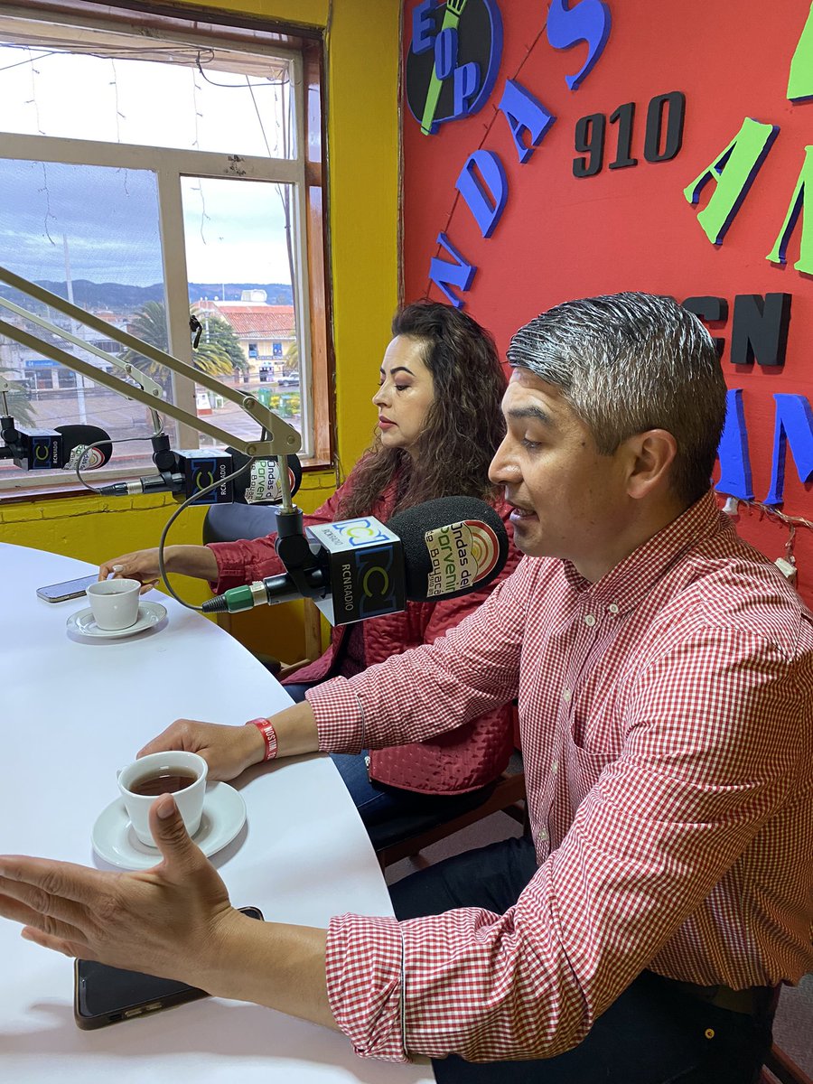 WcastiblancoG's tweet photo. Comenzamos el día en la emisora de Samacá ☕️☀️

Los invito a escucharnos https://t.co/pQxAXF2irq https://t.co/MYXZRwFAbY