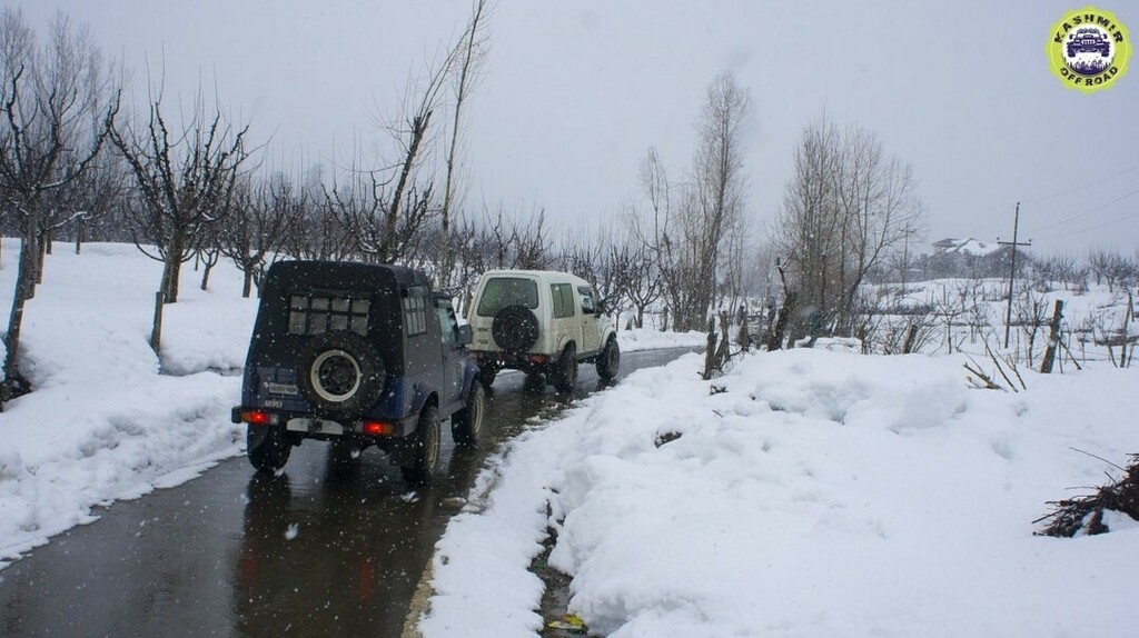 Country roads take me home...

#kashmiroffroad #overland #snowdrive #4x4 #marutigypsy #gypsy4x4 #gypsyking #4x4adventure #kashmircountryside #adventuretravel instagr.am/p/Caj0KppoNH3/