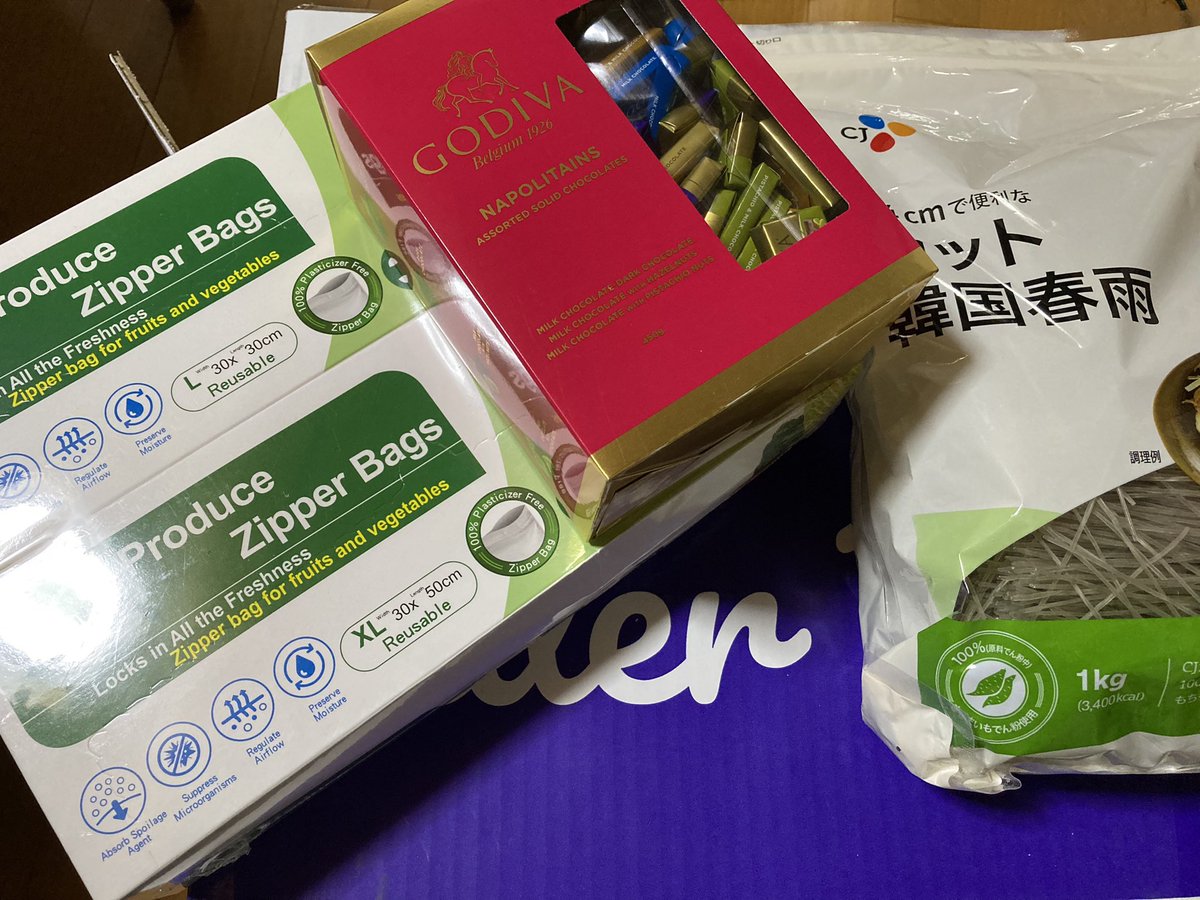 YUKA_CHAN22's tweet photo. 今回は野菜の鮮度が保てると評判な #USii のzipperbageと、 #GODIVA のチョコ、 #カット韓国春雨 の3点を購入しました🎵
使うのが楽しみ🥰 https://t.co/adneOTyuq4