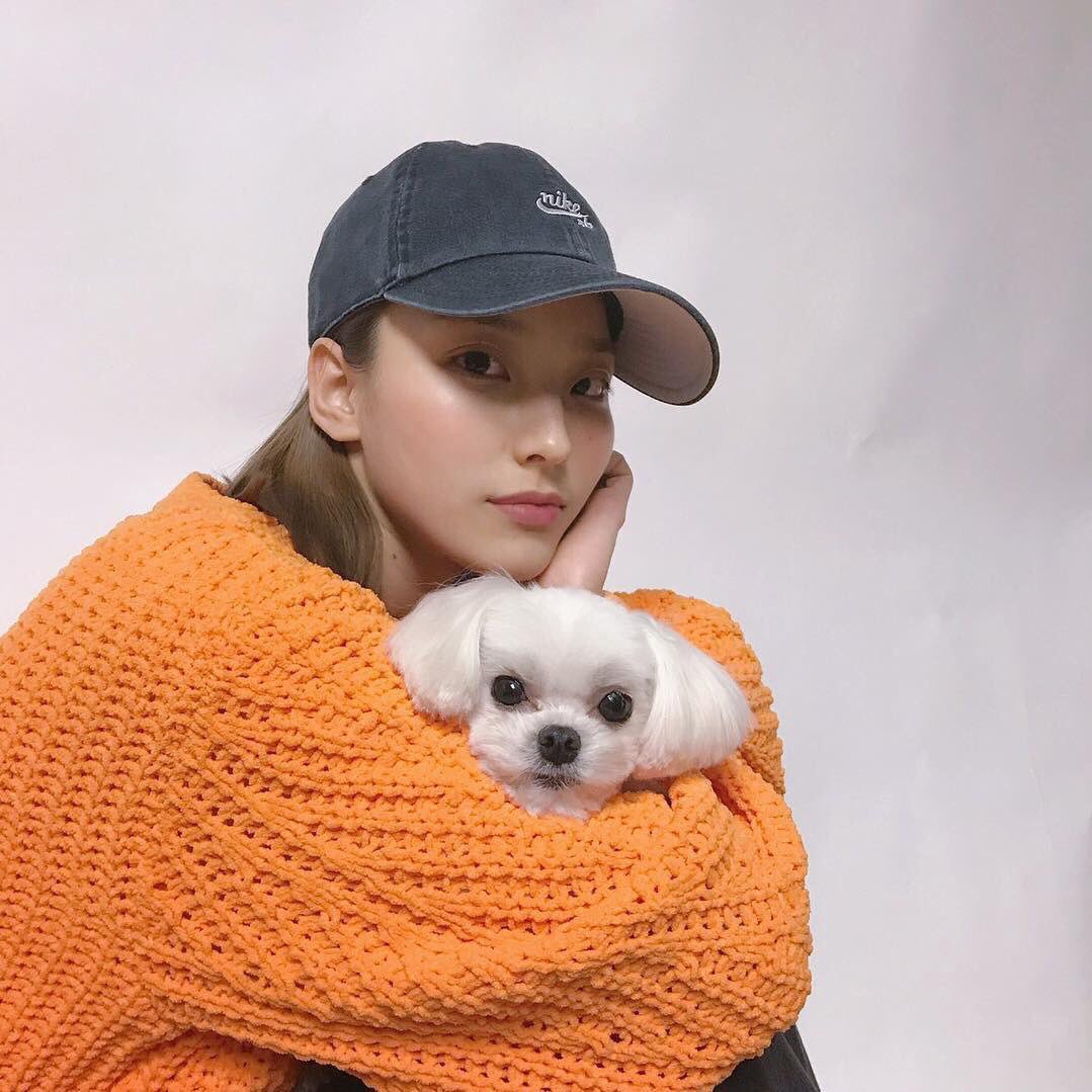 rom_simp's tweet photo. GIRLFRIEND SAEROM PHOTOS?? LET ME GIVE YOU SOME https://t.co/eTiu1LYhDM
