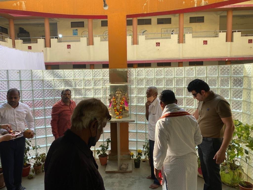 RMPATILSPEAKS's tweet photo. जिल्हा परिषद शाळा वहाळ येथे "पैशांचा पाऊस"या प्रयोगाचे उद्घाटन ज्येष्ठ नेते श्री.विश्वनाथशेठ बाळू पाटील यांच्या हस्ते झाले, यावेळी मुंबई कृषी उत्पन्न बाजार समितीचे संचालक भाई राजेंद्र महादेव पाटील, रा.जि.प.सदस्य श्री.रविंद्र विश्वनाथ पाटील, कार्यकर्ते मोठ्या संख्येने उपस्थित होते https://t.co/6XDrNT1txc