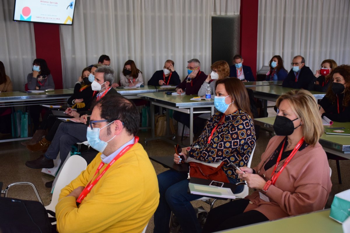 SalesianosSMX's tweet photo. 👌  ✏️   Educar #DeOtraManera es posible para los 65 representantes de equipos directivos que se han reunido en @SalesianosGod para participar en la jornada ‘Cambios que nos trae la LOMLOE’ de la mano de @GRUPOEDEBE https://t.co/9c5mxEGqd9
