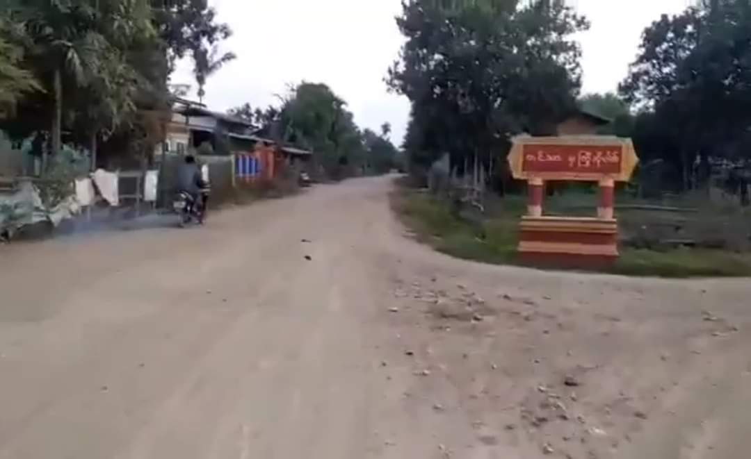 Junta and Pyu Saw Htee terrorists violently abducted 30 civilians who were on the way of their works to WaeTaung forest near Tin Thar village, #Sagaing's #Kale town on Feb-26. Only 18 were just released but others remain in detaining yet.

#2022Mar1Coup
#WhatsHappeningInMyanmar