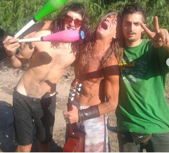 atlanticsurff's tweet image. Estas seis lacras violaron a una chiquita de 20 años en Palermo. Saben para quienes militan? Sí, para La Cámpora. Quiero ver a todos los militantes y medios Kirchneristas condenando esto. 👇👊💣🔥⚡️