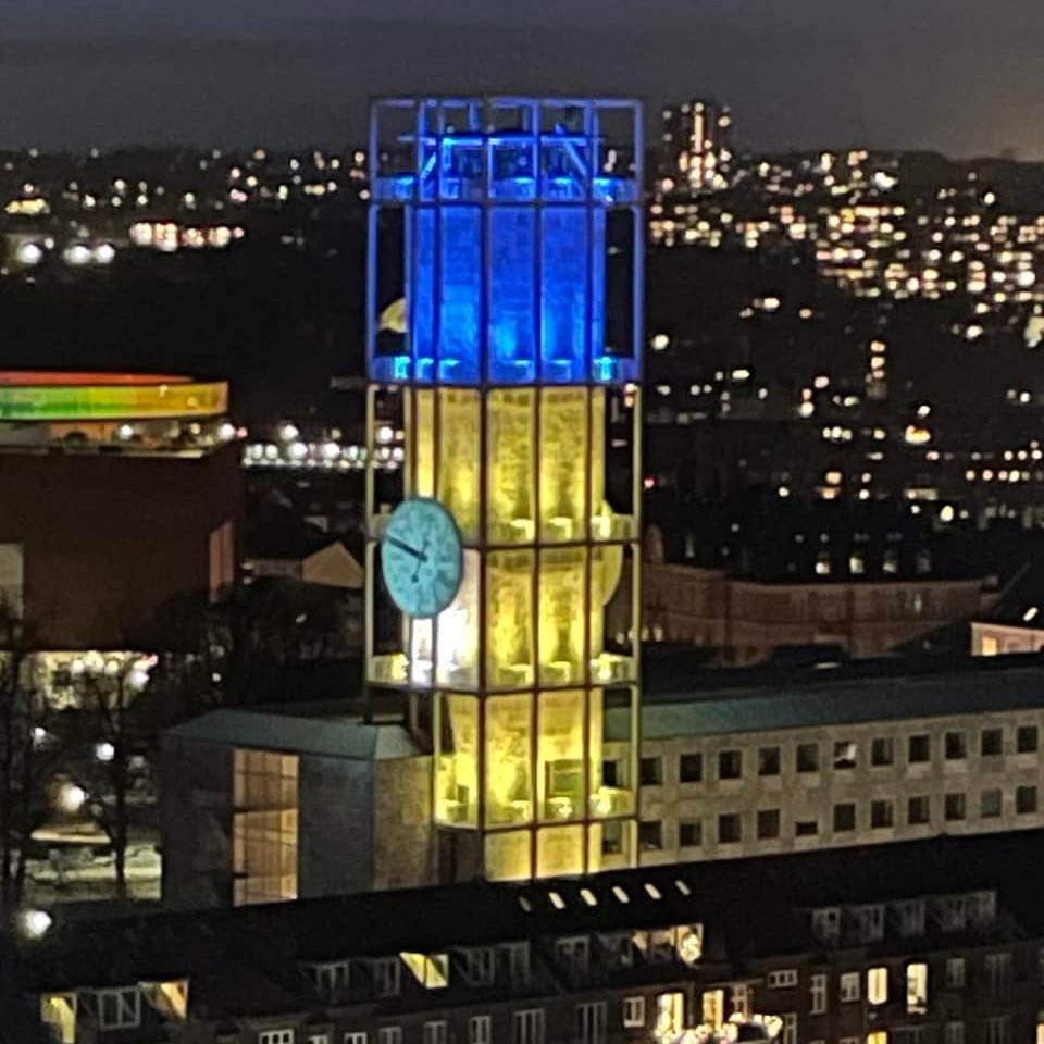 Denmark stands with Ukraine. Buildings all over Denmark are lit in Ukrainian colours to show support to the people of Ukraine.
#StandWithUkraine #Ukraine🇺🇦❤️🇩🇰