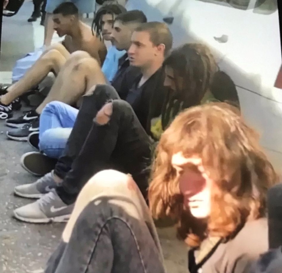 atlanticsurff's tweet image. Estas seis lacras violaron a una chiquita de 20 años en Palermo. Saben para quienes militan? Sí, para La Cámpora. Quiero ver a todos los militantes y medios Kirchneristas condenando esto. 👇👊💣🔥⚡️