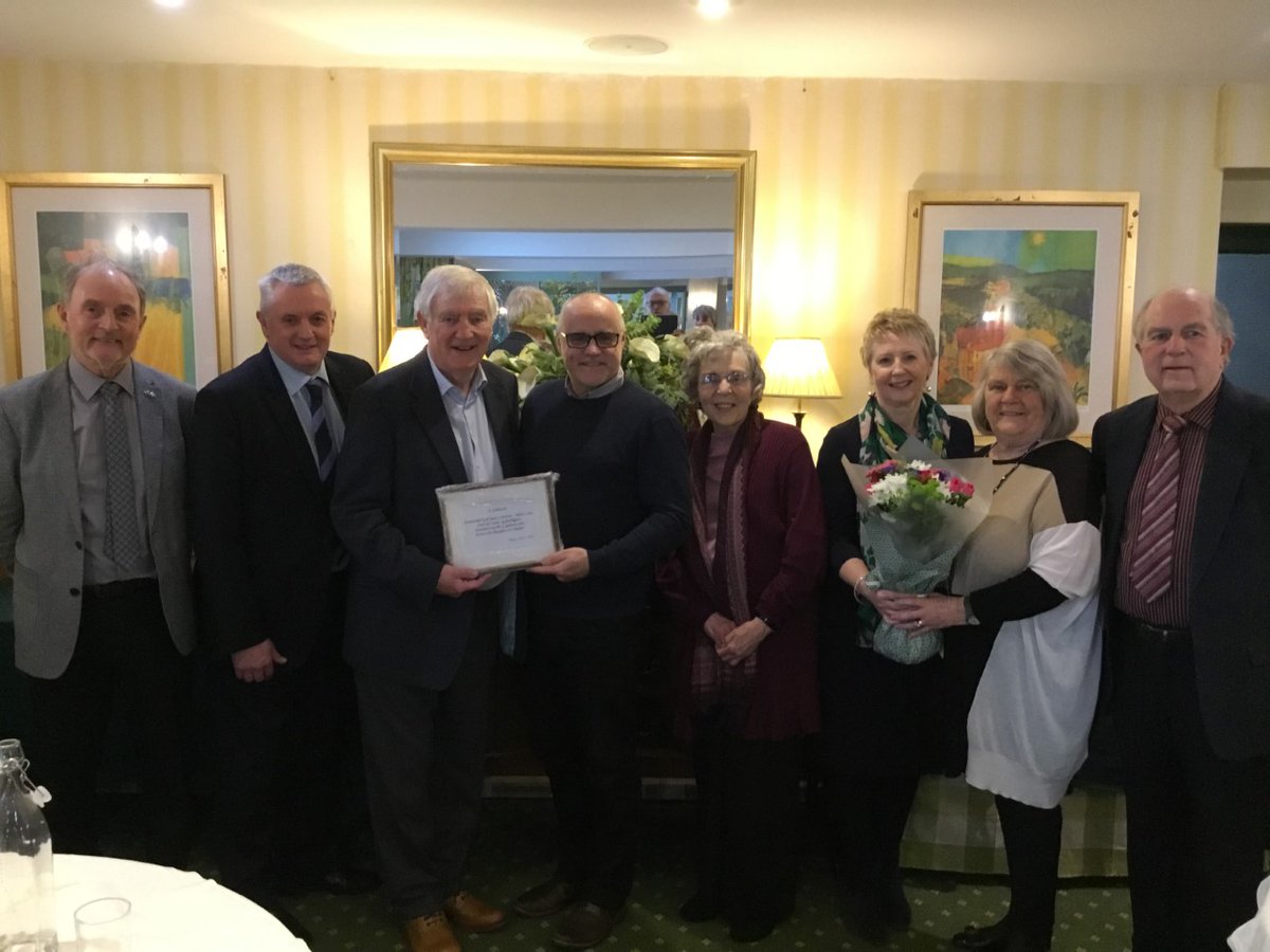 Cynhaliwyd cinio yng Ngwesty’r Hebog, ar 20/2/22 i ddangos ein gwerthfawrogiad i Sulwyn am ei wasanaeth clodwiw am y deng mlynedd a fu yn Gadeirydd i L.Ll.C. Cyflwynwyd englyn iddo o waith Y Bardd Tudur Dylan a chafodd Glenys disw o flodau.