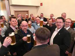 wernerpaps1's tweet photo. @StBrandner Brandner wird hysterisch wenn kein Alk oder Koks da ist oder? https://t.co/WrIQsZy40K