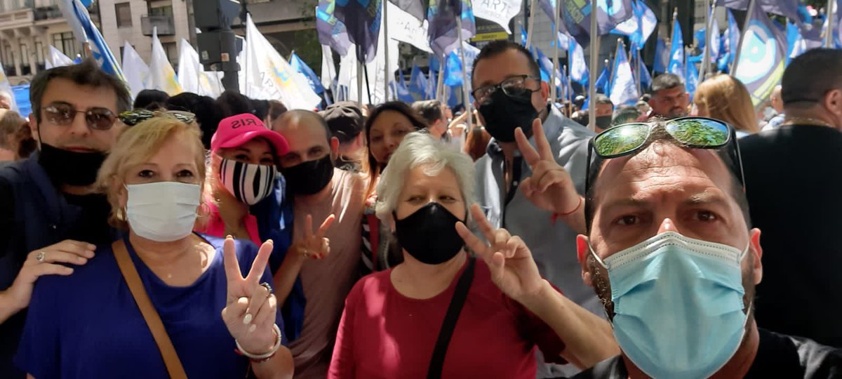 #NEP 
L@s compañer@s de la UB <a href="/LaVertienteP/">La Vertiente</a> en el congreso acompañado al presidente  <a href="/alferdez/">Alberto Fernández</a> 

<a href="/NEParticipacion/">Nuevo Espacio de Participación</a> 
#ReconstruccionArgentina 
#Presidente