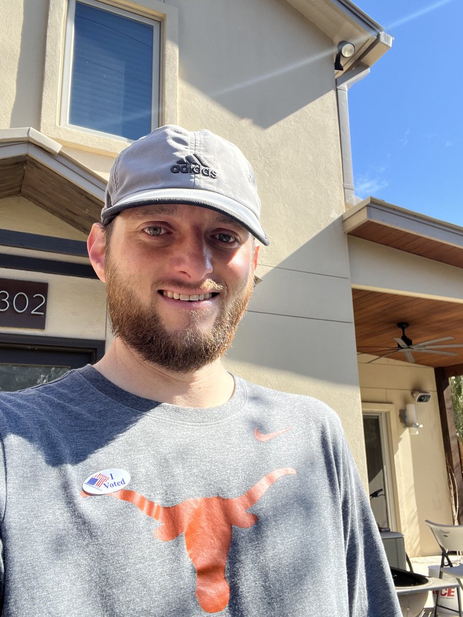 rylz's tweet photo. Go vote, Texas! #runtothepolls https://t.co/WhLu7IwEFP