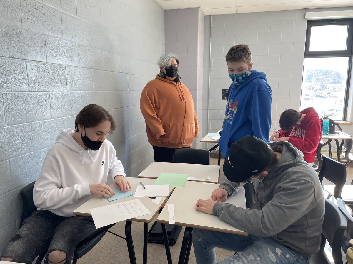 HolySpiritHS's tweet photo. Socials 3201 classes learning about the complexities of globalization through project based learning activity. #engaged #deeplearning @NLESDCA https://t.co/ucholiGdnc