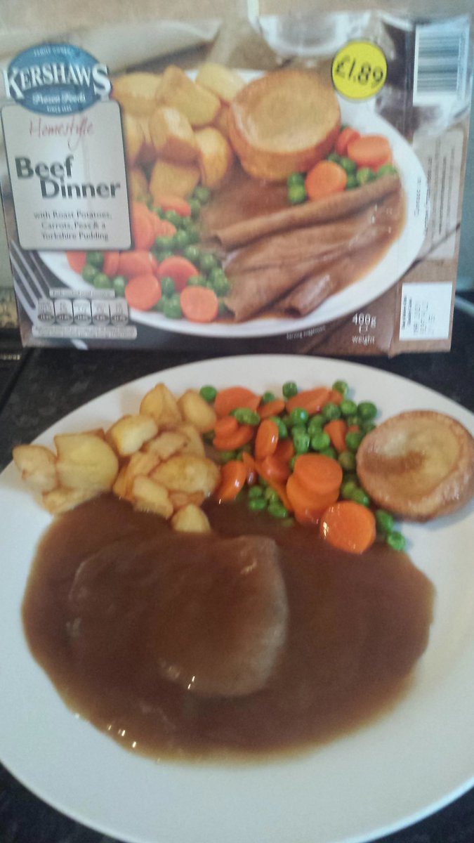 PDedilly's tweet photo. Dinner tonight, won’t beat Auntie Pats🤩 #kershaws #roastdinner #notowar https://t.co/C29xNfbvQV