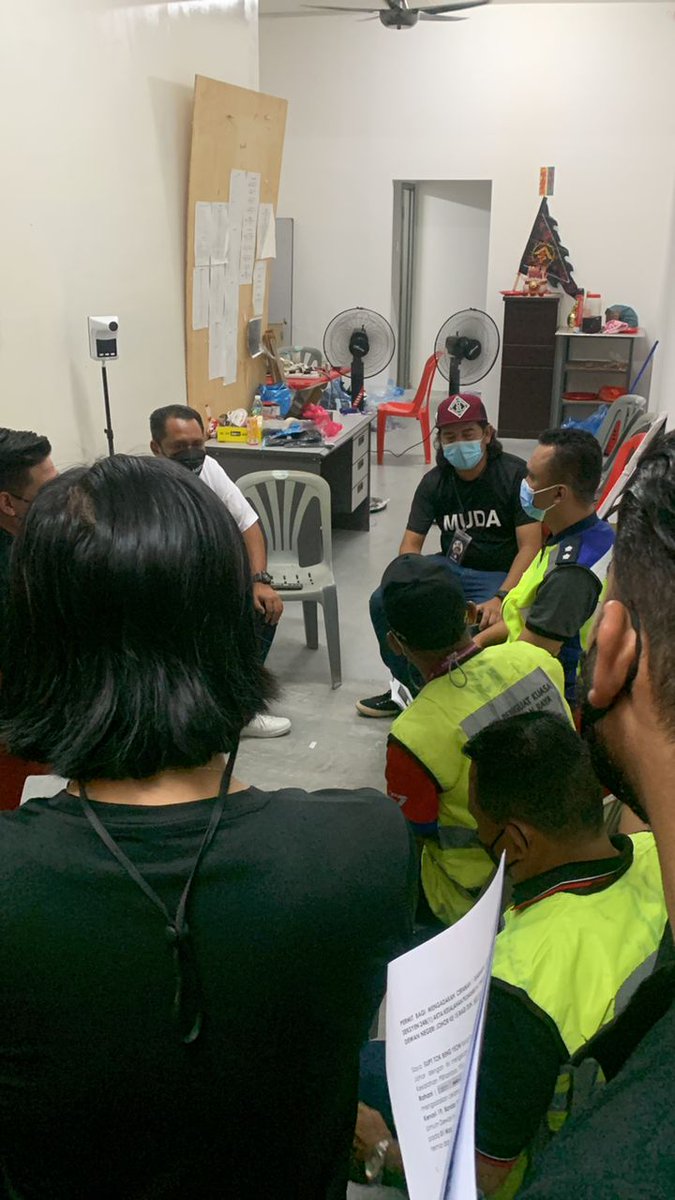 AmosThien's tweet photo. MUDA kena serang LAGI!!

Proper document in order &amp; yet they still shut us down! This is the intimidation we get when we are trying to bring good value into politics. This will not stop us! We will fight HARDER for everyone's future! We deserve better!
#KerajaanDuaDarjat https://t.co/JZsEs65FBj