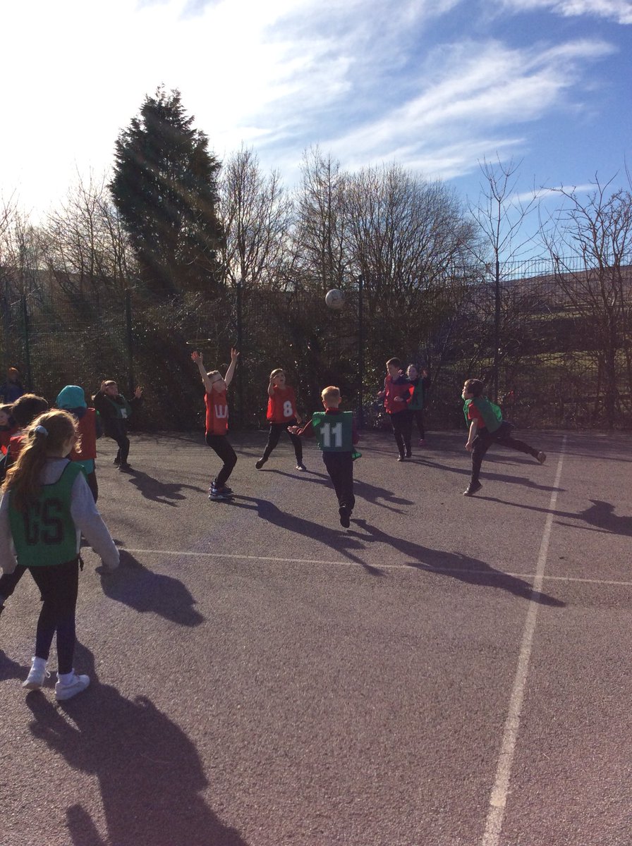 MelthamMoor's tweet photo. We have put all our learning of new netball skills into practice in our final netball lesson. All the teams played magnificently, showing great skill and sportsmanship.
#MMYear3 #MMPE https://t.co/6xjhIzwEJ4