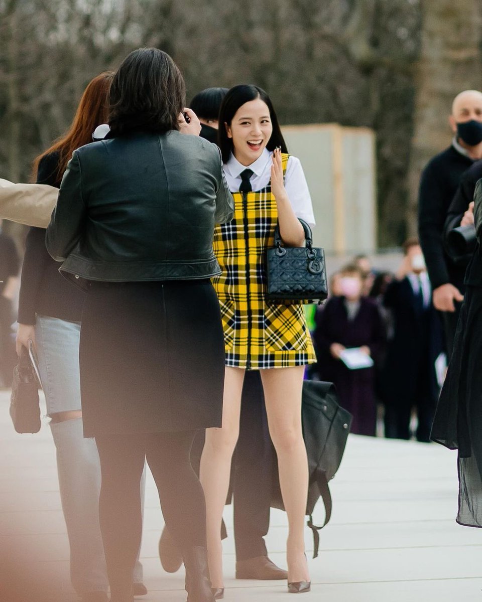 220302 Jisoo at DIOR Paris Fashion Week w/ Maria Grazia Chiuri