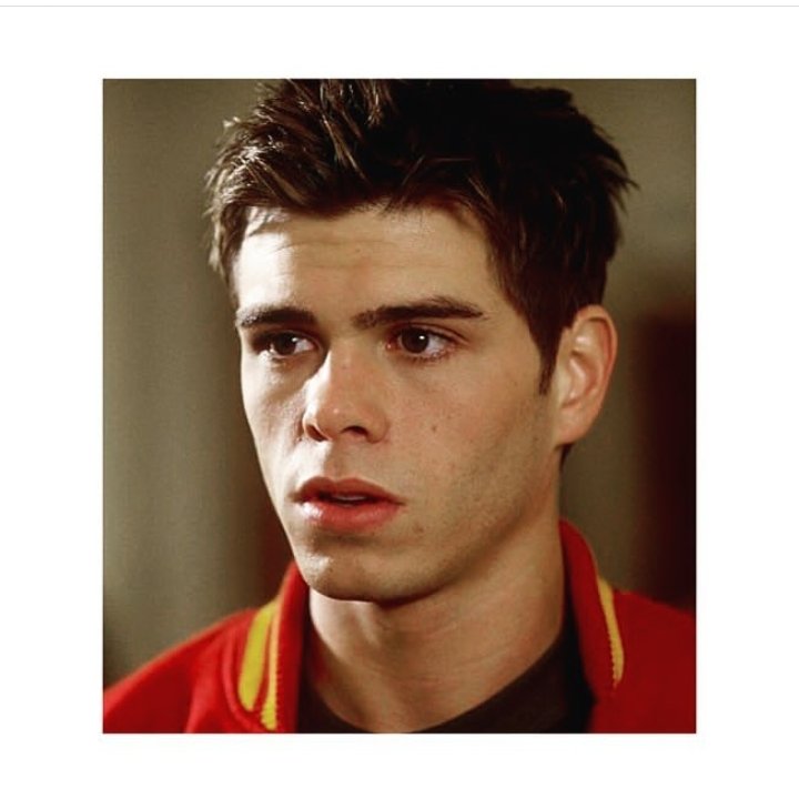 Jonahfire's tweet photo. Ontem assistindo Garota Veneno não parei de comparar o Billy ( Matthew Lawrence ) com o Corbyn KkKKkKkk achei muito parecidos mds!! https://t.co/rCWVET8ZfY