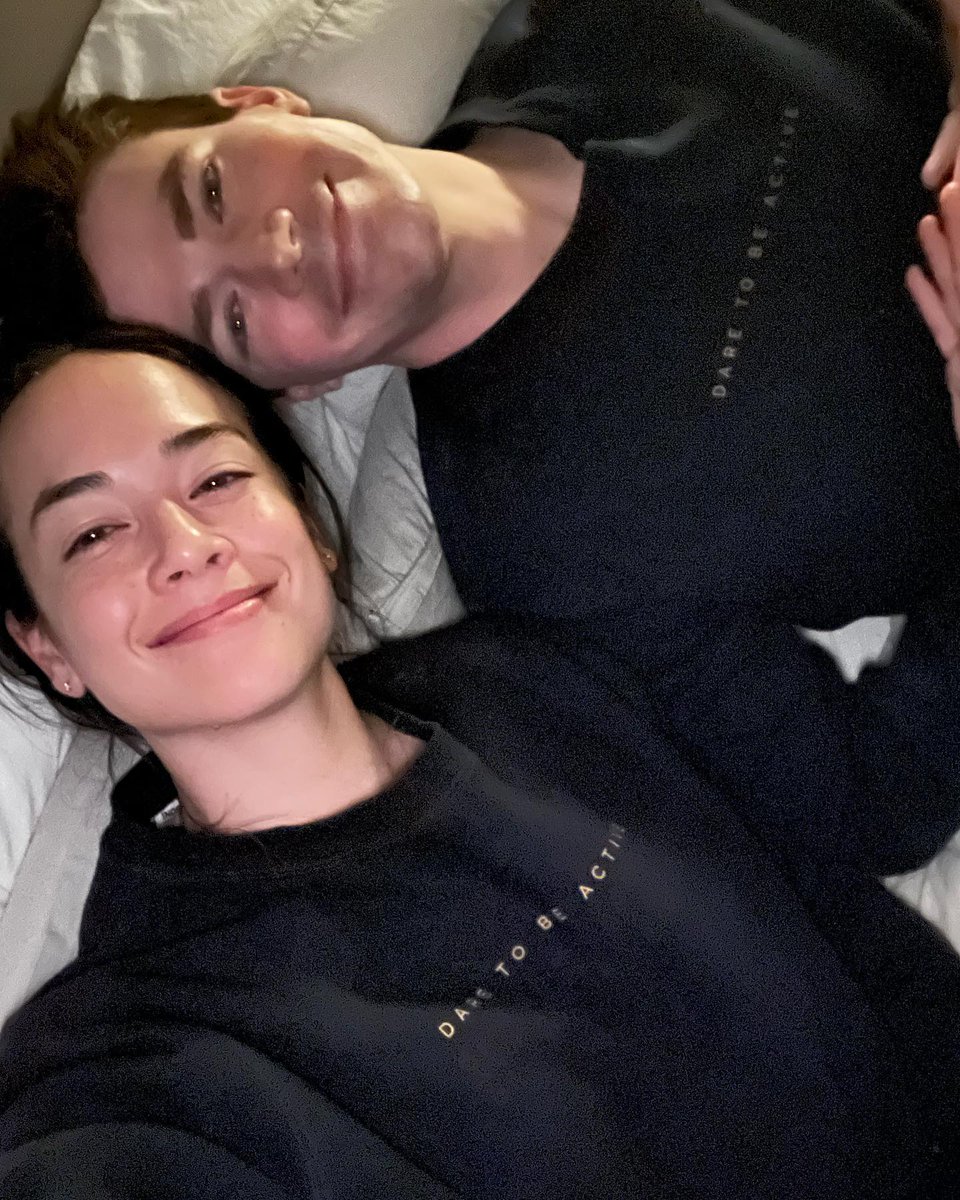 ┆news┆↬ 📷 Grant via LA's Instagram last night
( Lathoma3 )

▸ 🇺🇸 repost: “Thankful for my 28 Day Challenge workout buddy who would ask me every day while he was at work if I did the workout yet 👯‍♀️ Also we accidentally matched today."

3/01
-
#GrantGustin #TheFlash