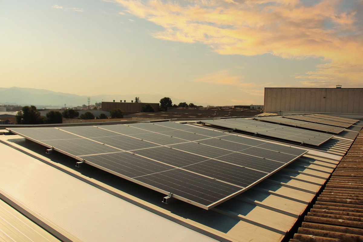 La energía renovable es muy importante para nosotros. Por ese motivo, queremos celebrar la instalación de placas solares en nuestra sede de #Barcelona 

Noticia completa:
bit.ly/3HwnOEv

More than light to change the world
#solarenergy