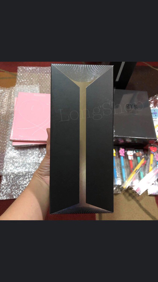 LongshopOnline's tweet photo. @jedmadela PTP, sir @jedmadela 💜

Baka may naghahanap po ☺️

ARMY BOMB Lightstick.
Authentic - bought from Weverse Shop. Brand new and sealed.

PM lang po. Thanks! 💜 https://t.co/iVWmFgBrEj