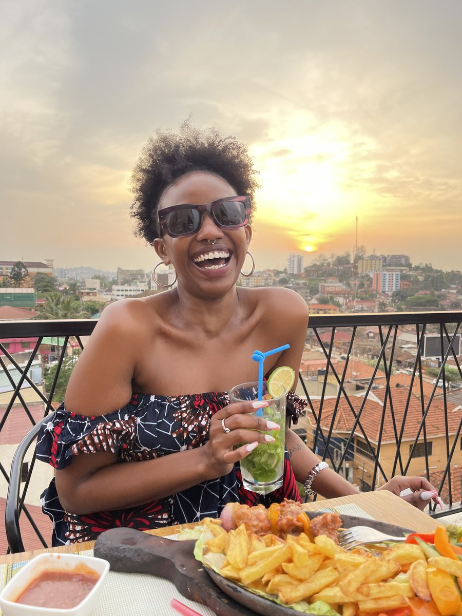 tmsruge's tweet photo. Want to know why @zamn_zion is always going on about her glowing skin? It’s cuz her skin has been drinking our @QweziBeauty oil since we launched. It’s why I’m excited to announce she’s our 1st brand ambassador. She’s loved the product from the start because… results! #qweziglow https://t.co/UqNu65TMJC