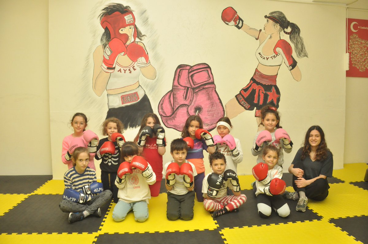 SaraylarM's tweet photo. Muay Thai ... 🏅 

Teşekkürler :
@MarmaraHem 
@MarmaraMem 
Zeynep UYANIK https://t.co/mXakKoiLL4