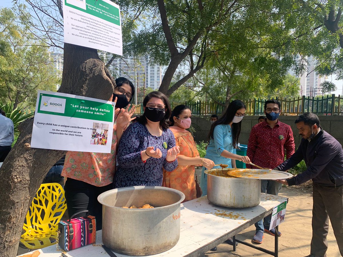 im_vandy's tweet photo. #Annadaan on this #Mahashivratri to the poor by @NgoSooch we served 400 ppl & thankful to all the donors & #Amity students who choose to support & serve the cause. #killthehunger serve all. https://t.co/eFgdf9IRrU