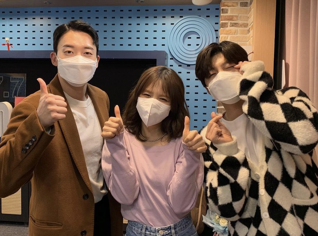 เวนดี้ &amp; U-KISS ซูฮยอน, ฮุน

instagram.com/p/Caj-cAEP8R9/…
#WENDY #웬디 #RedVelvet <a href="/RVsmtown/">Red Velvet</a>