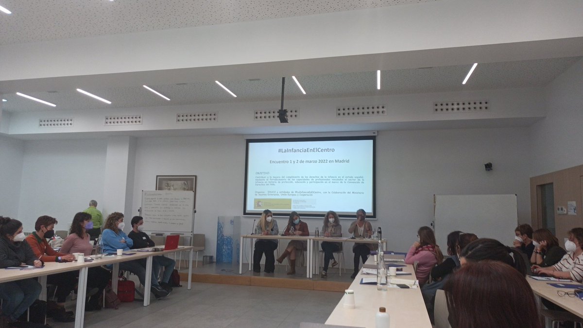 Imposible erradicar la desprotección y vulnerabilidad sin condiciones materiales garantizadas, sin un enfoque del cuidado y autocuidado. Construyendo relatos con Melody Gallardo (<a href="/adigmun/">Digmun</a>), Mª Jesús Larios (<a href="/sindicdegreuges/">Síndic de Greuges</a>) y Aranzazu Plaza Faba. #EncuentroLaInfanciaEnElCentro