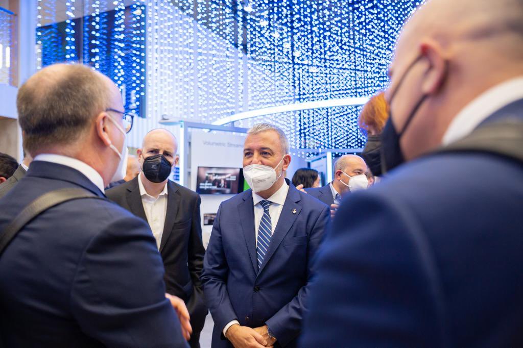 Amb <a href="/laiabonetrull/">Laia Bonet</a> m’he reunit amb <a href="/cisco_spain/">Cisco España</a> per aprofundir i ampliar els projectes d'innovació tecnològica i inclusió digital en els que estem col.laborant a BCN. Maximitzar el llegat de les empreses tecnològiques per a BCN és fonamental per un creixement econòmic inclusiu