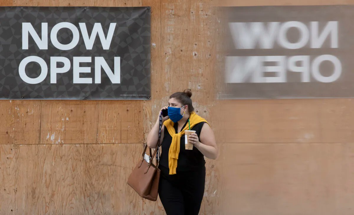 EpochTimesCan's tweet image. Michael Geist, a law professor, said it appears the government acted properly since the data used had been aggregated and de-identified, and its use during a pandemic “may well be beneficial.”  #CellphoneData  #CanadianPrivacyLaws  #transparency 
theepochtimes.com/health-agencys…