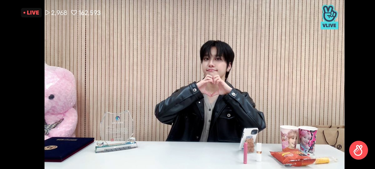 elastnoona's tweet photo. 너무 예뻐요 ㅠ0ㅠ 

#ELAST #CHOIIN #엘라스트 #최인 
@ELASTofficial https://t.co/xJRBCZhmOv