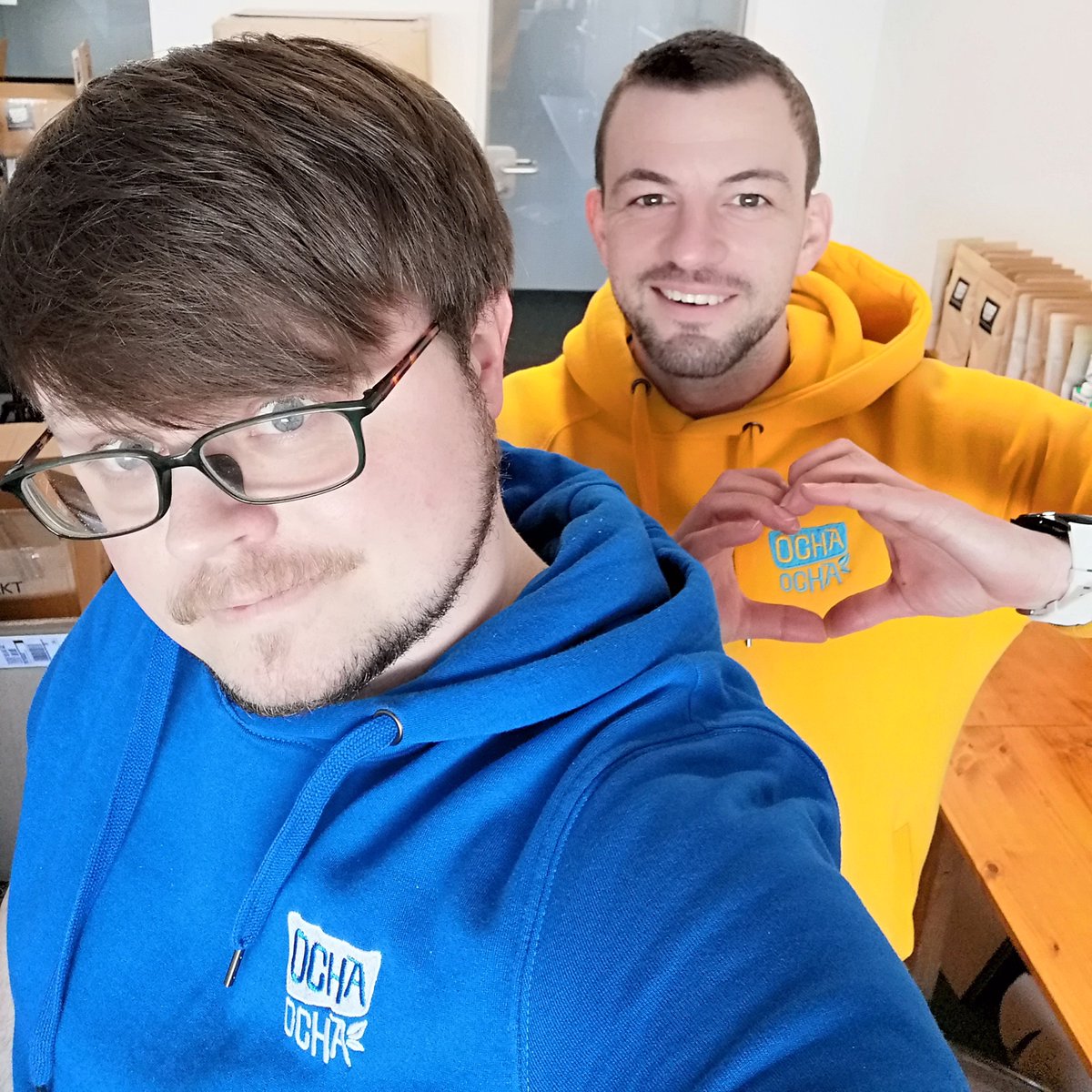 Was soll man in diesen schweren Zeiten noch groß posten? Es ist sowieso alles nicht relevant. 

Aber wir sagen: Seid lieb zueinander und haltet zusammen! 🤗🍵❤️❤️🤗🍵