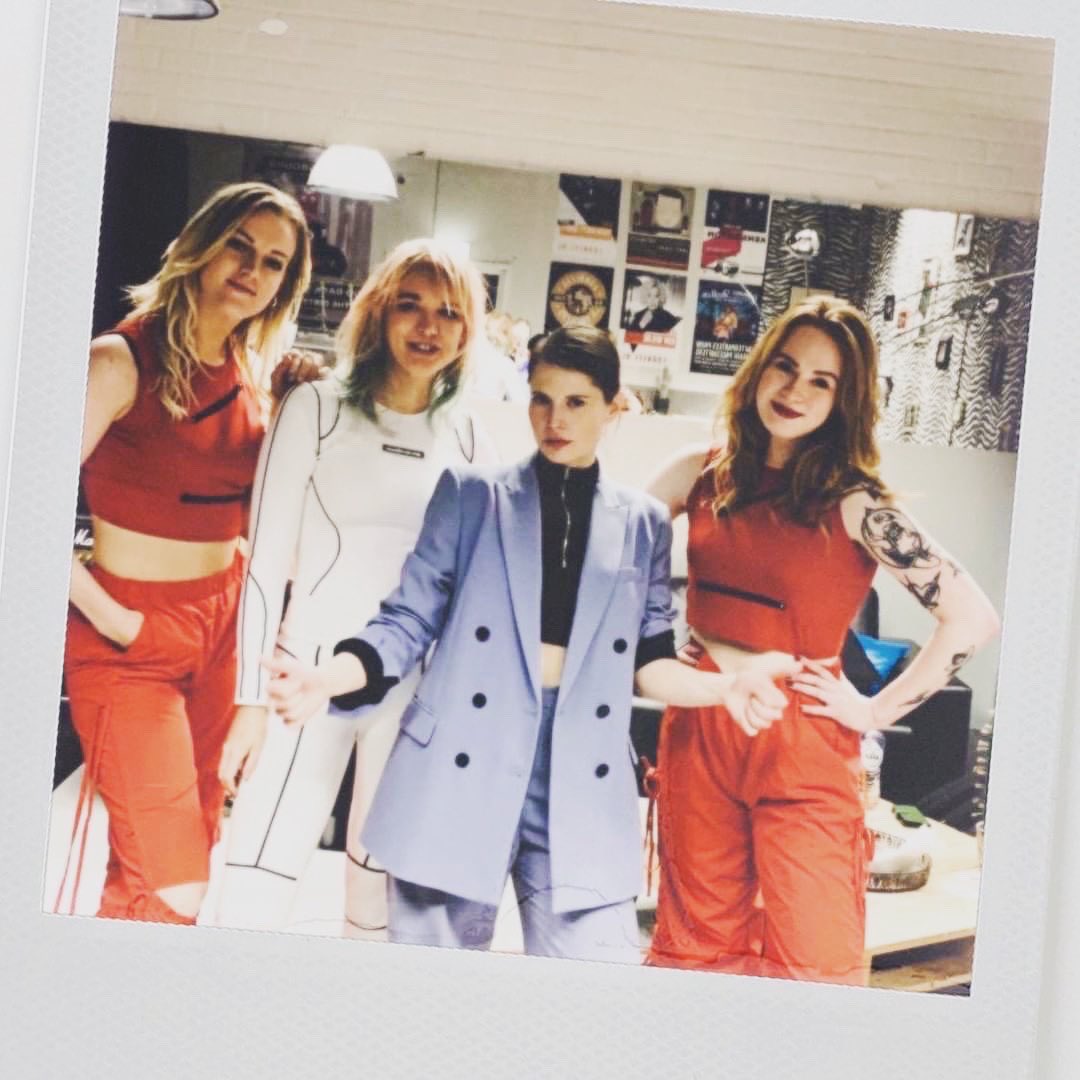 Champagne gepopt op het podium? Check! Support voor <a href="/ingevancalkar/">Inge van Calkar</a> was cool om te doen 🚀