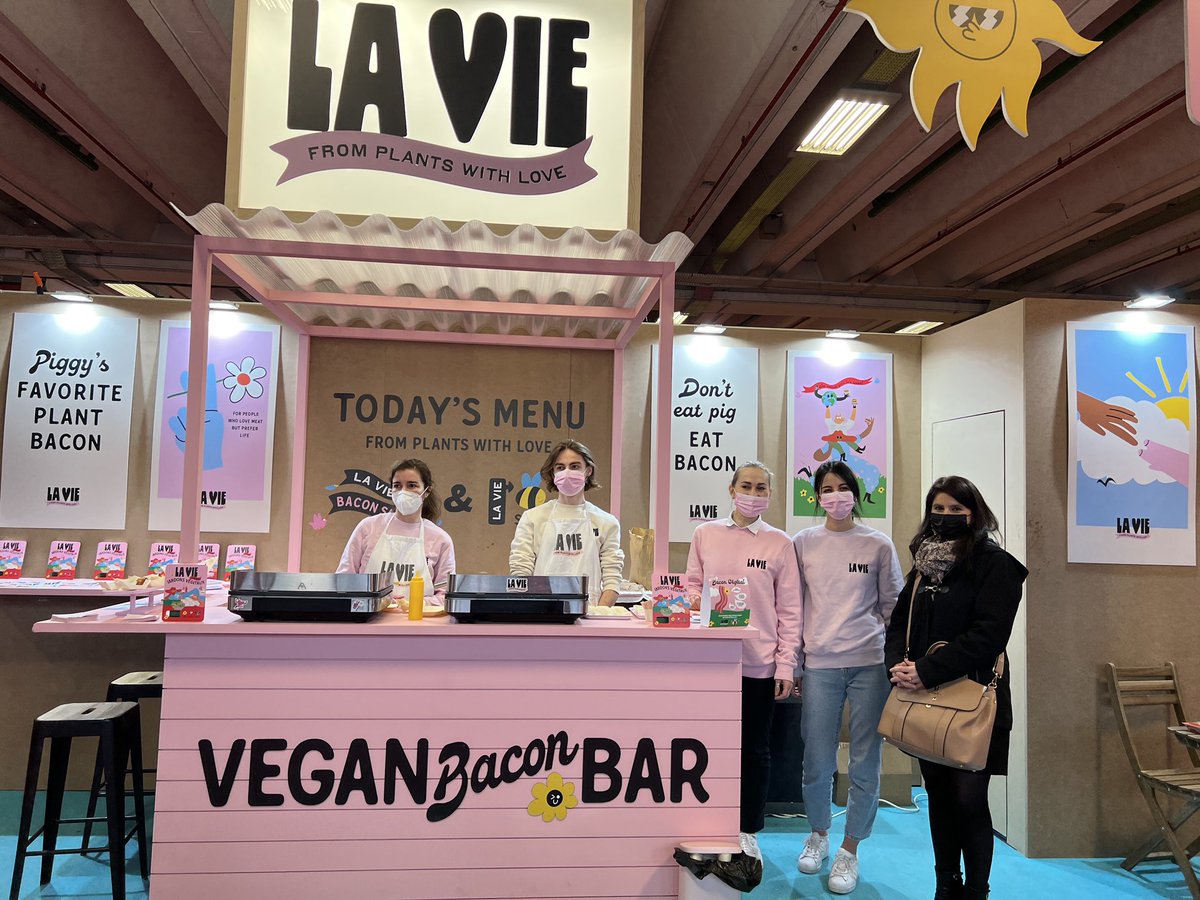 Ce matin, j’étais au Salon de l’agriculture pour y défendre une vision d’avenir de l’agriculture : éthique, respectueuse des humains, des animaux et de l’environnement. #SIA2022 #Presidentielle2022